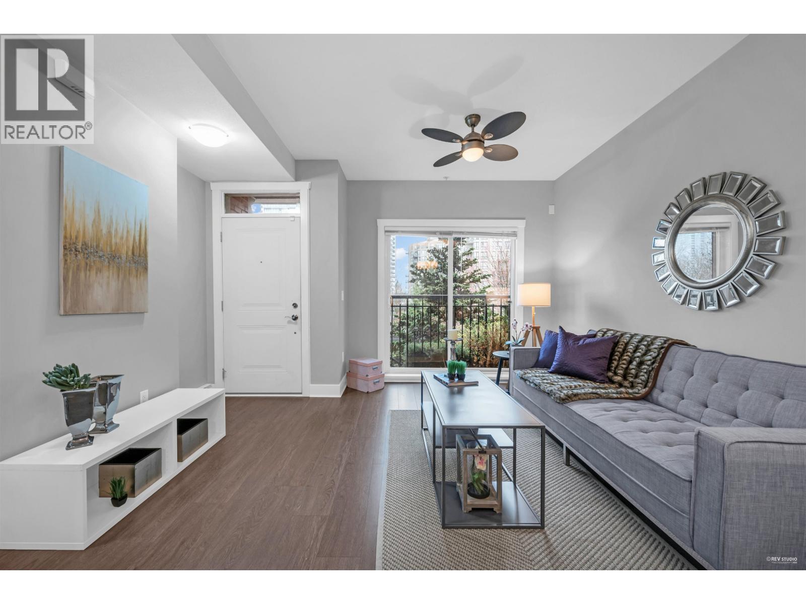 202 828 ROYAL AVENUE, New Westminster