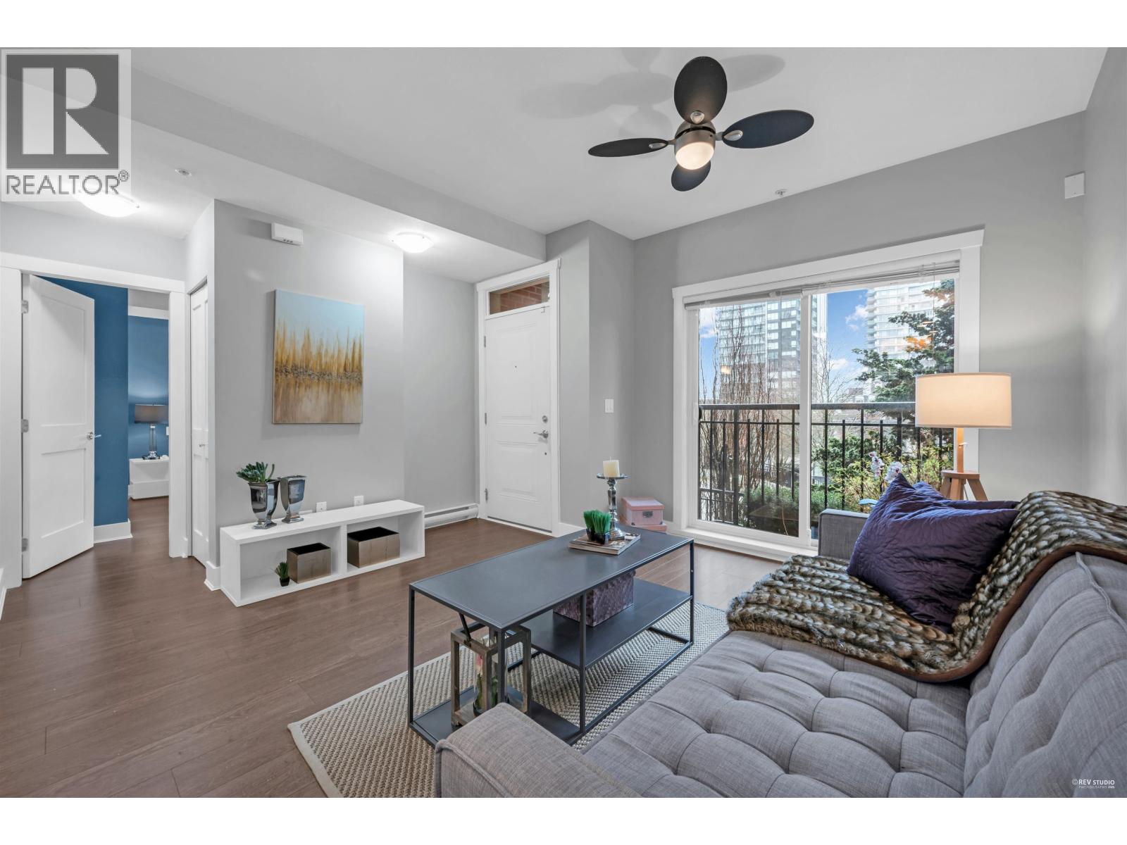 202 828 ROYAL AVENUE, New Westminster