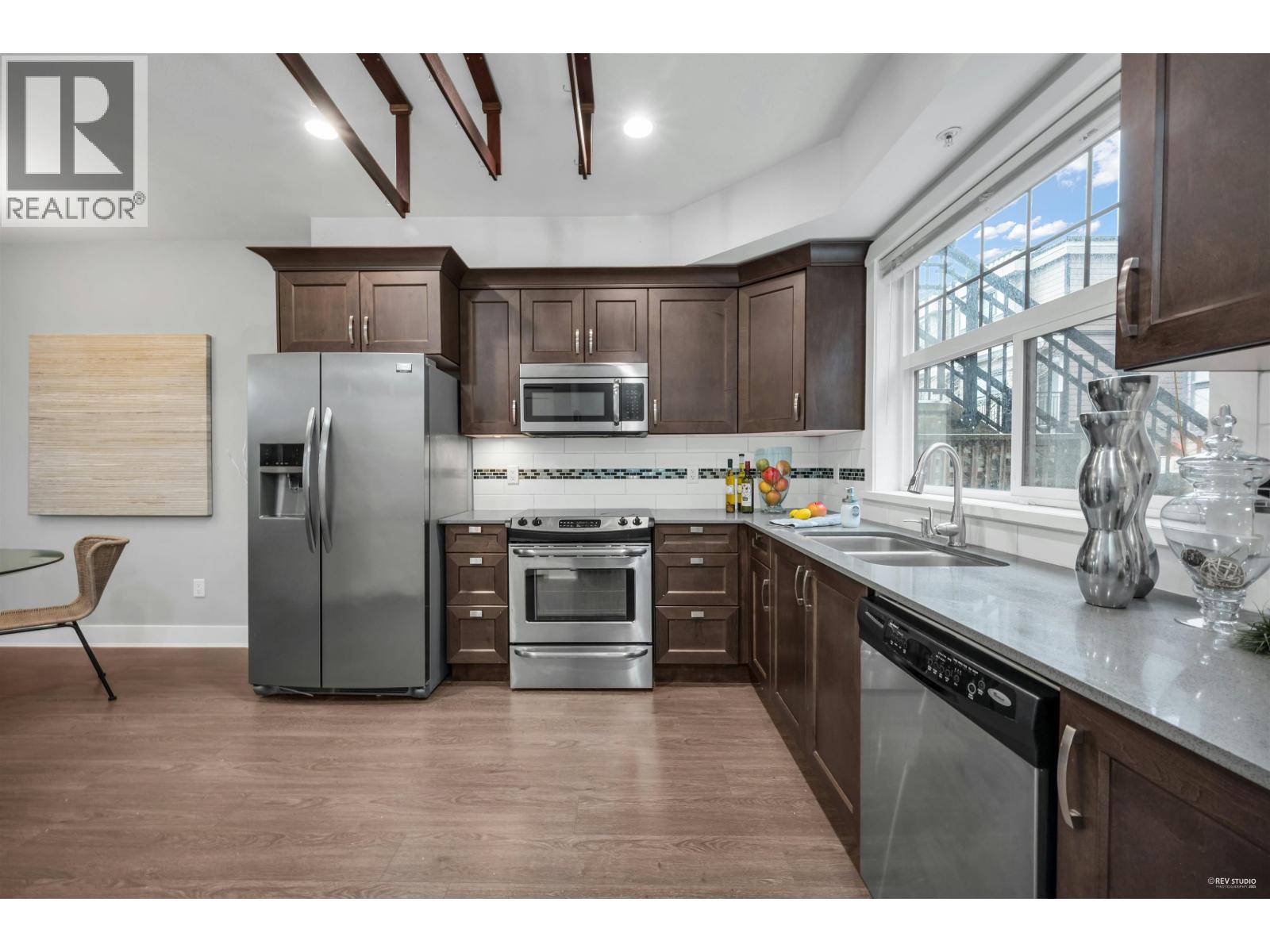 202 828 ROYAL AVENUE, New Westminster