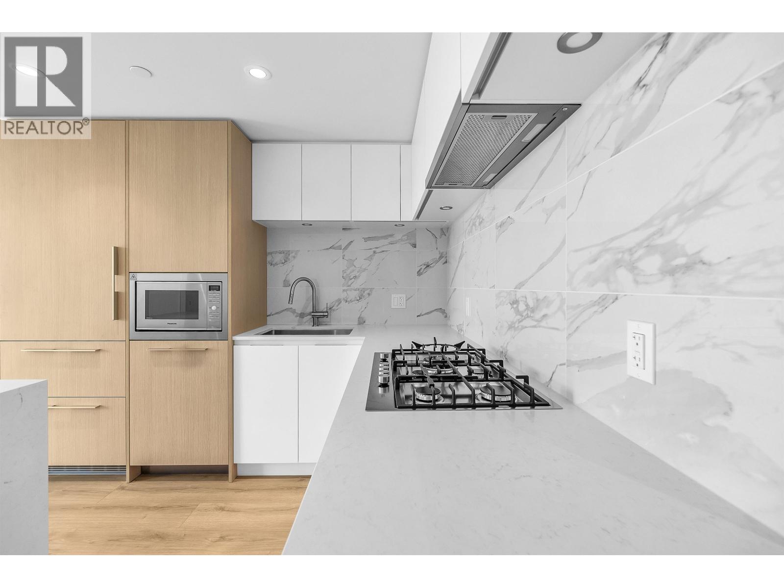 614 1500 FERN STREET, North Vancouver