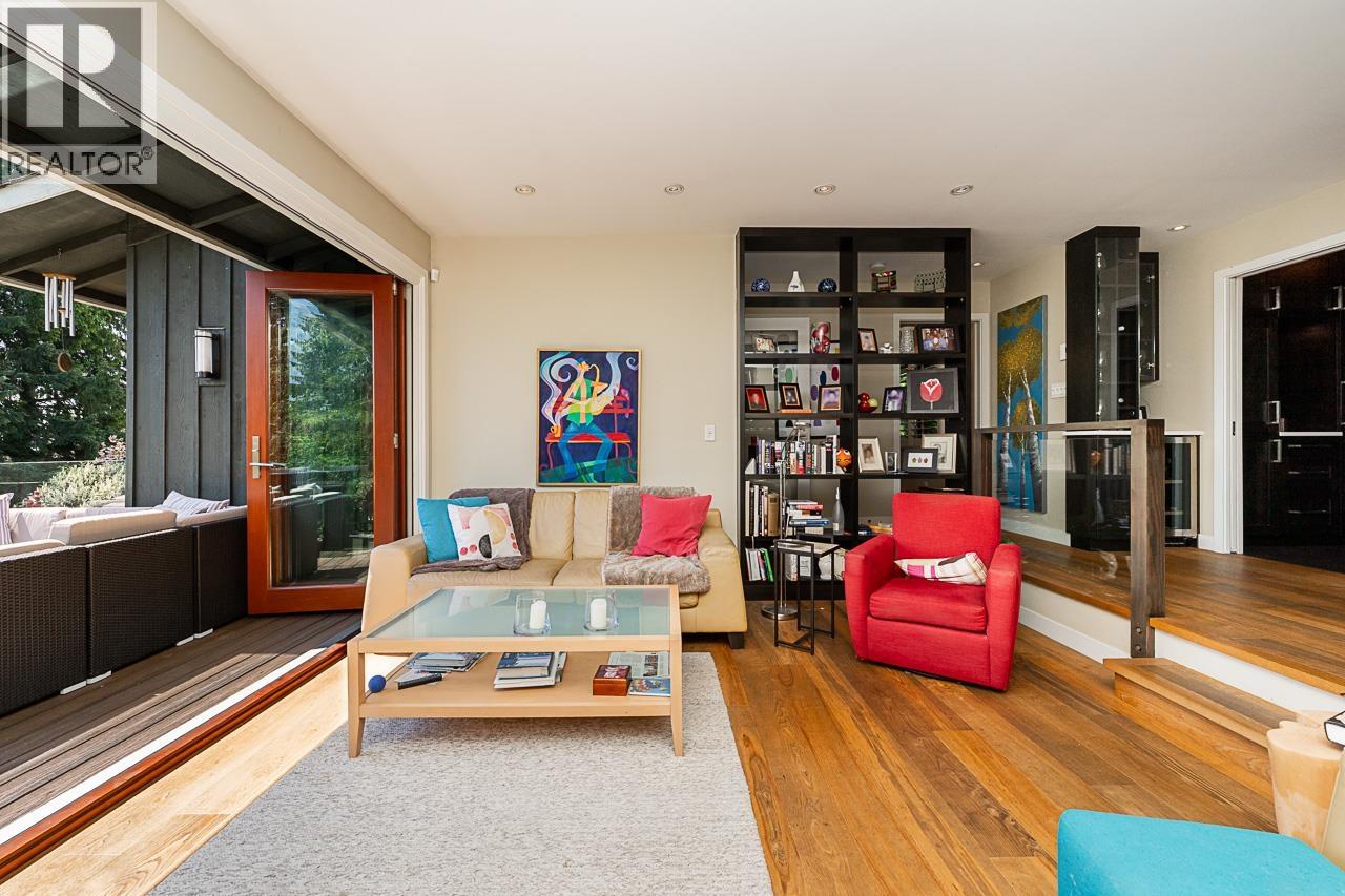 920 ADDERLEY STREET, North Vancouver