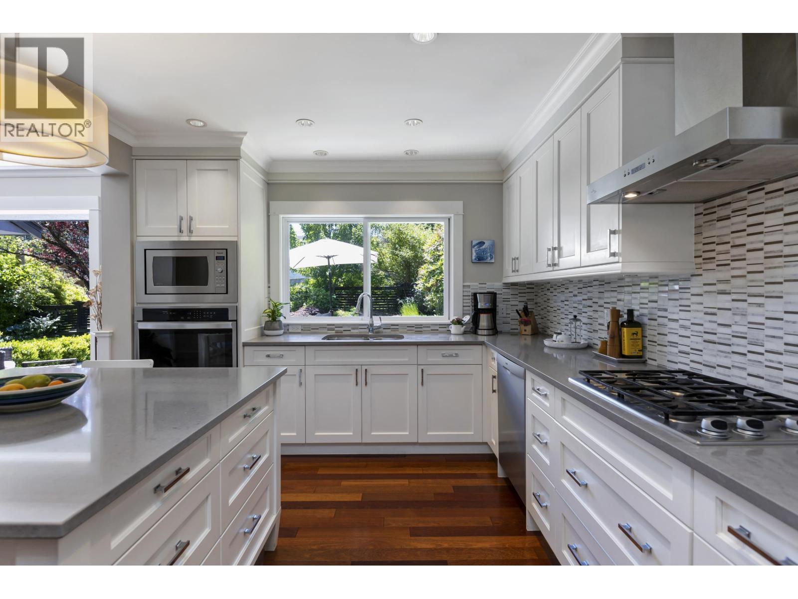 3420 ROCKVIEW PLACE, West Vancouver
