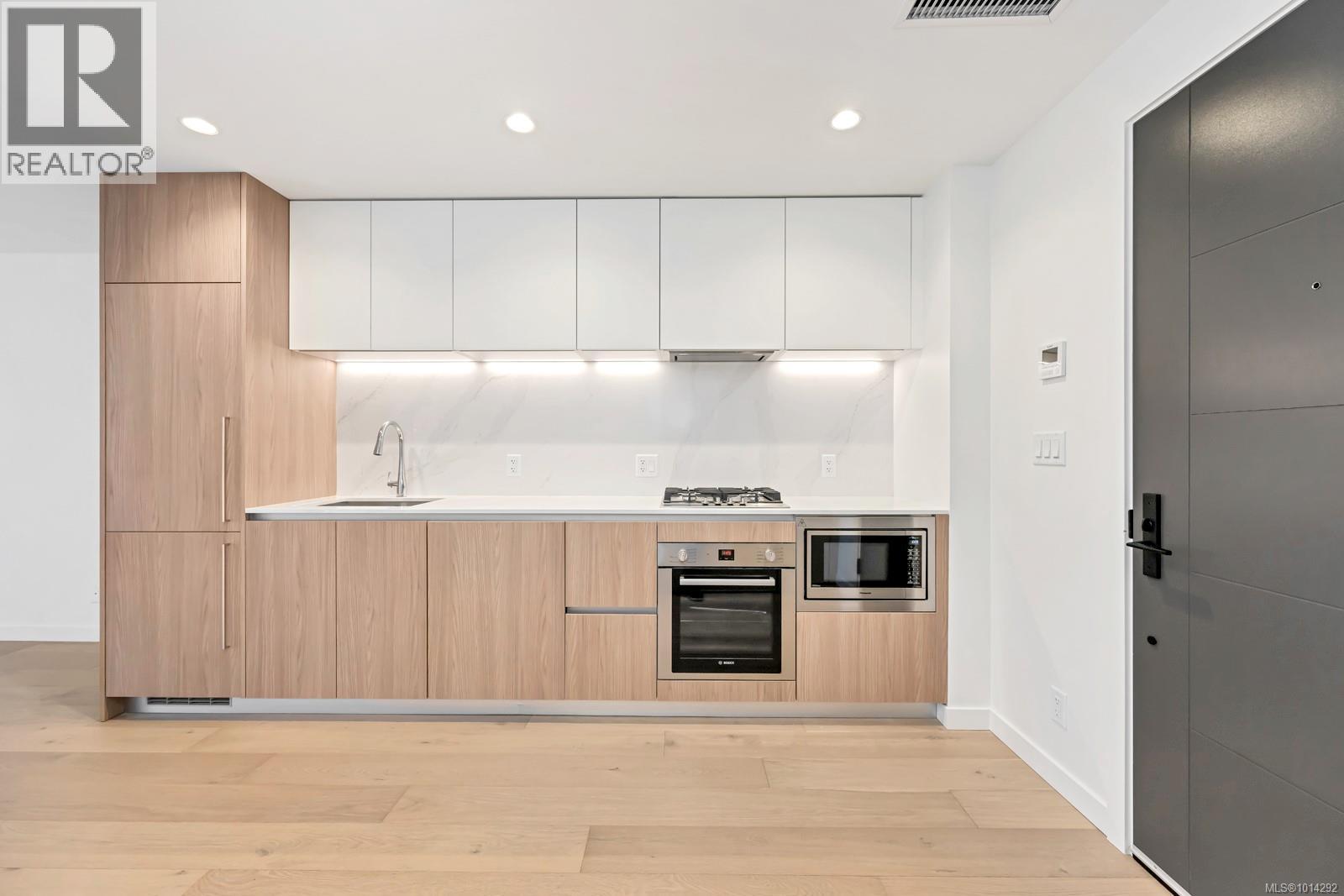 220 2000 Hannington Road, Langford