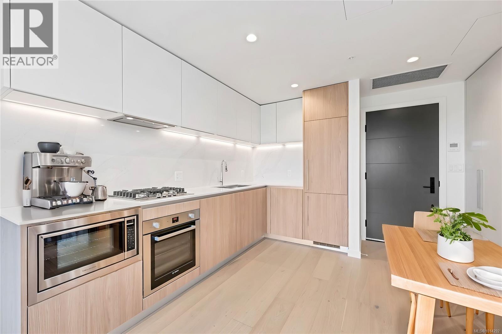 220 2000 Hannington Road, Langford