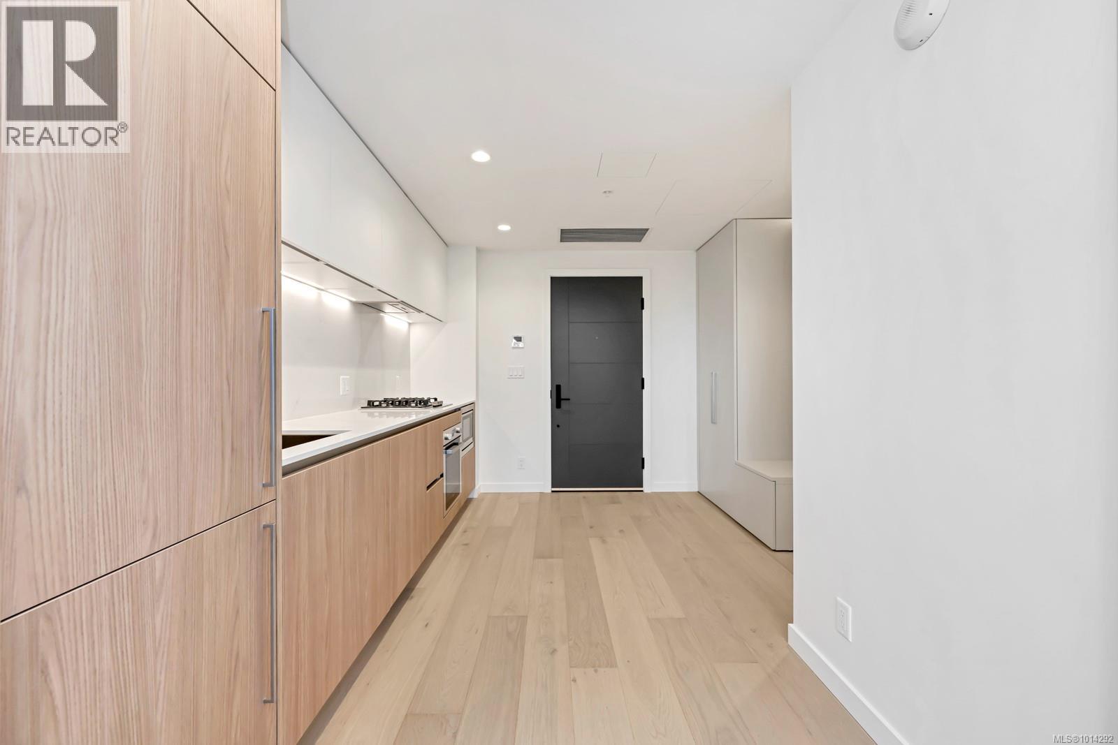220 2000 Hannington Road, Langford