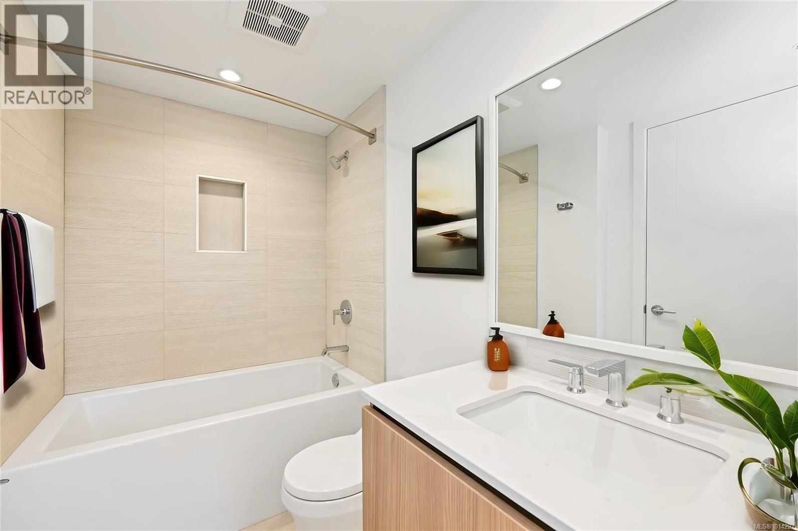 220 2000 Hannington Road, Langford