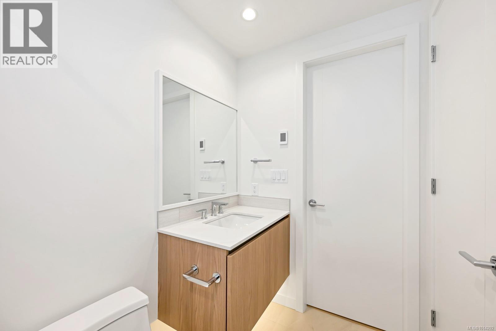 220 2000 Hannington Road, Langford
