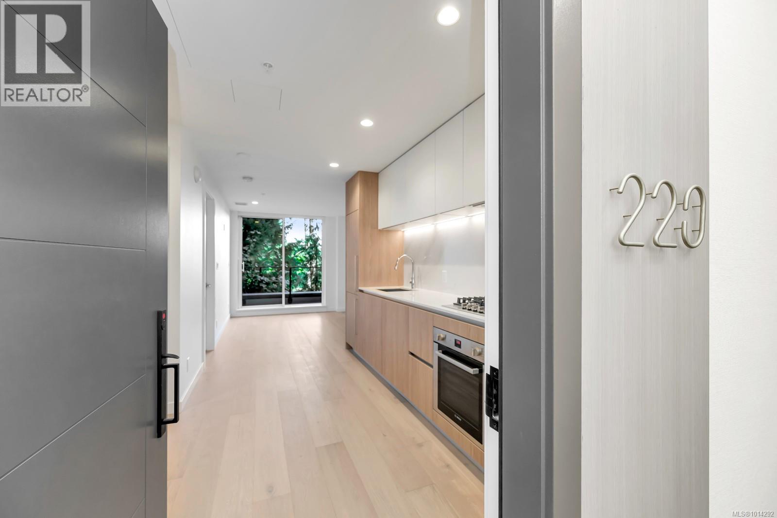 220 2000 Hannington Road, Langford