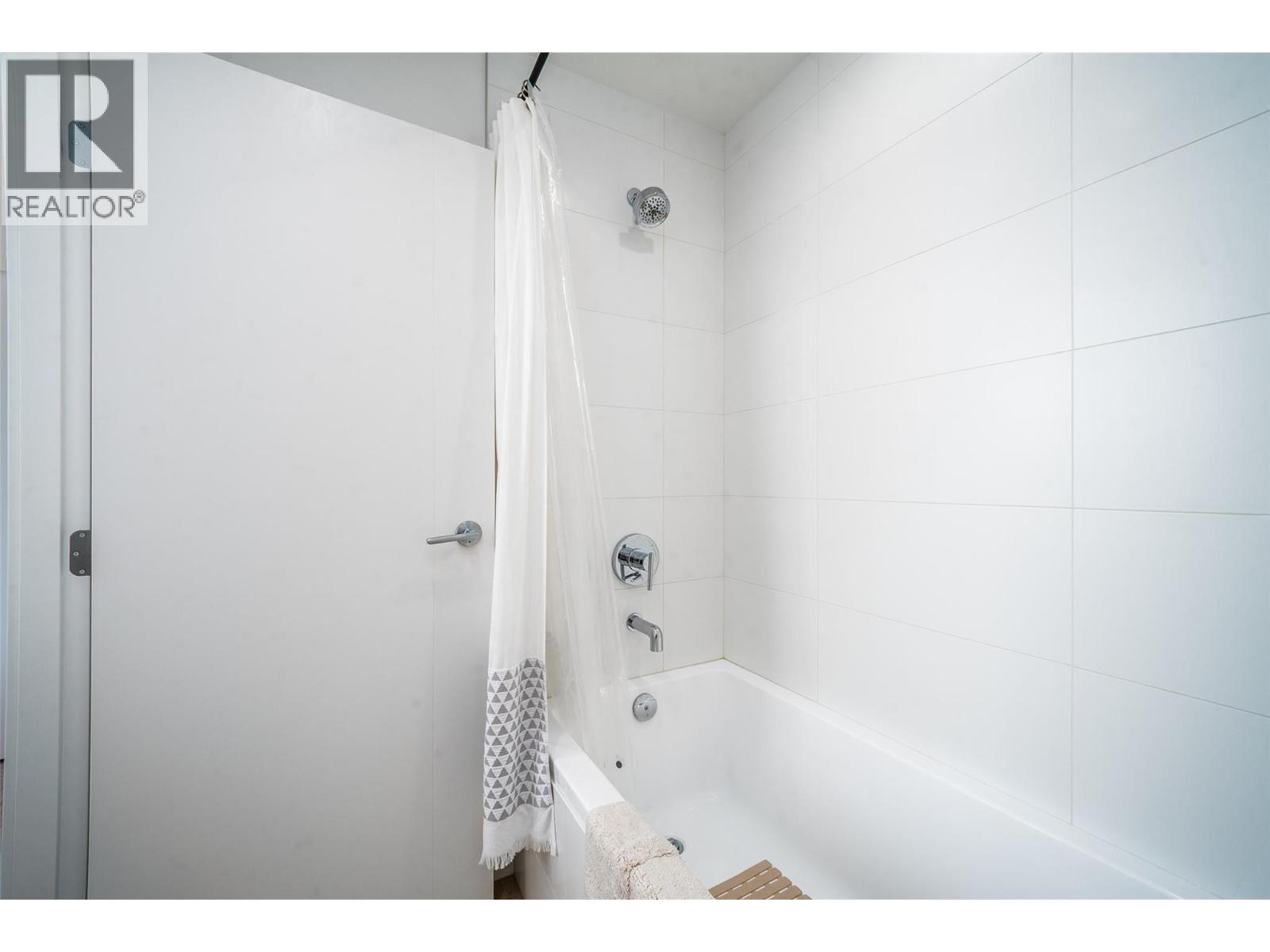 3006 1191 Sunset Drive, Kelowna