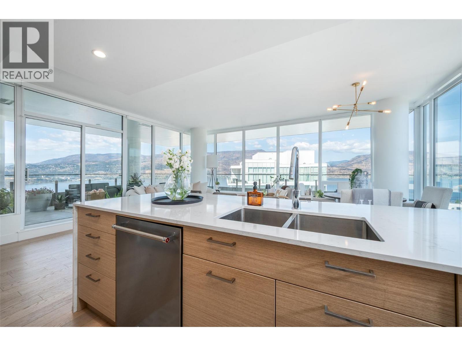 3006 1191 Sunset Drive, Kelowna