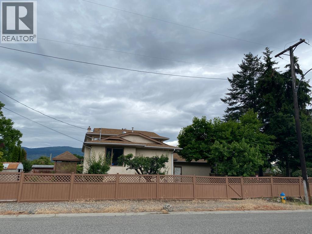  3343 Gordon Drive, Kelowna