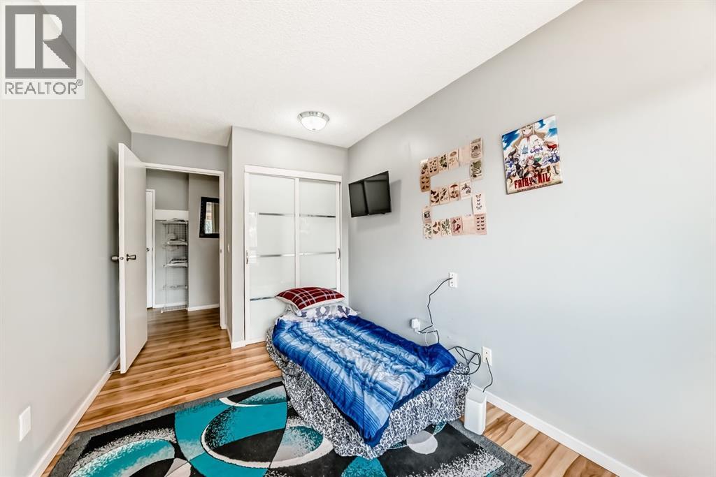 Single Family House for Sale in    Street SE Forest Lawn Calgary 