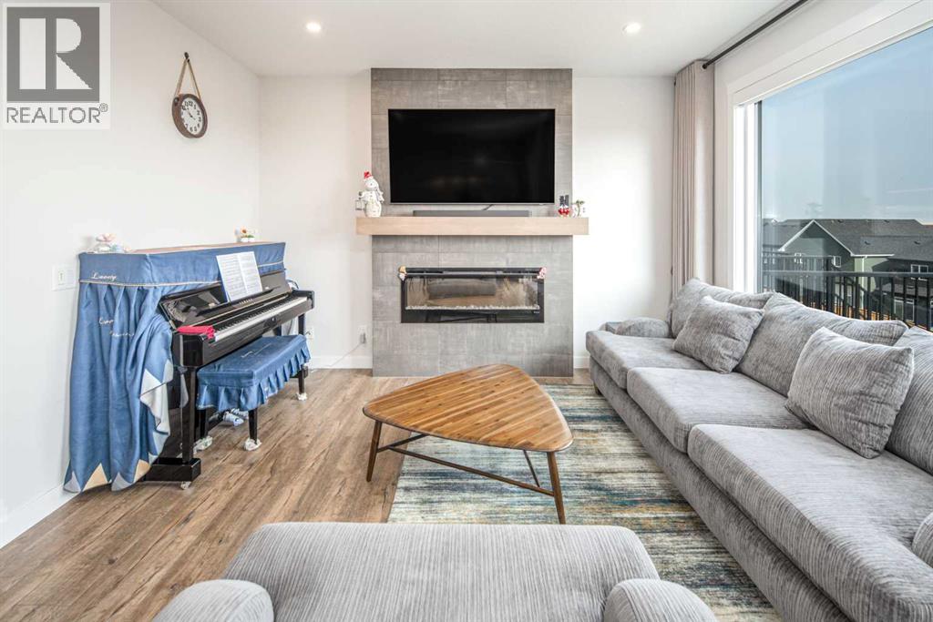 Single Family House for Sale in  Calhoun Hill NE Livingston Calgary 
