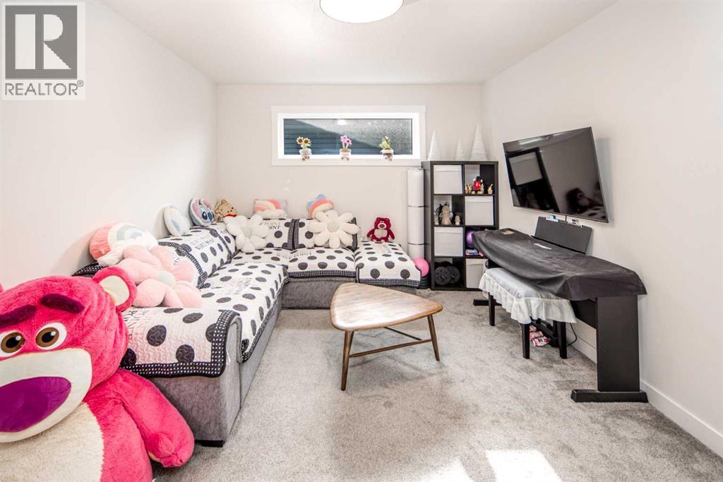 Single Family House for Sale in  Calhoun Hill NE Livingston Calgary 
