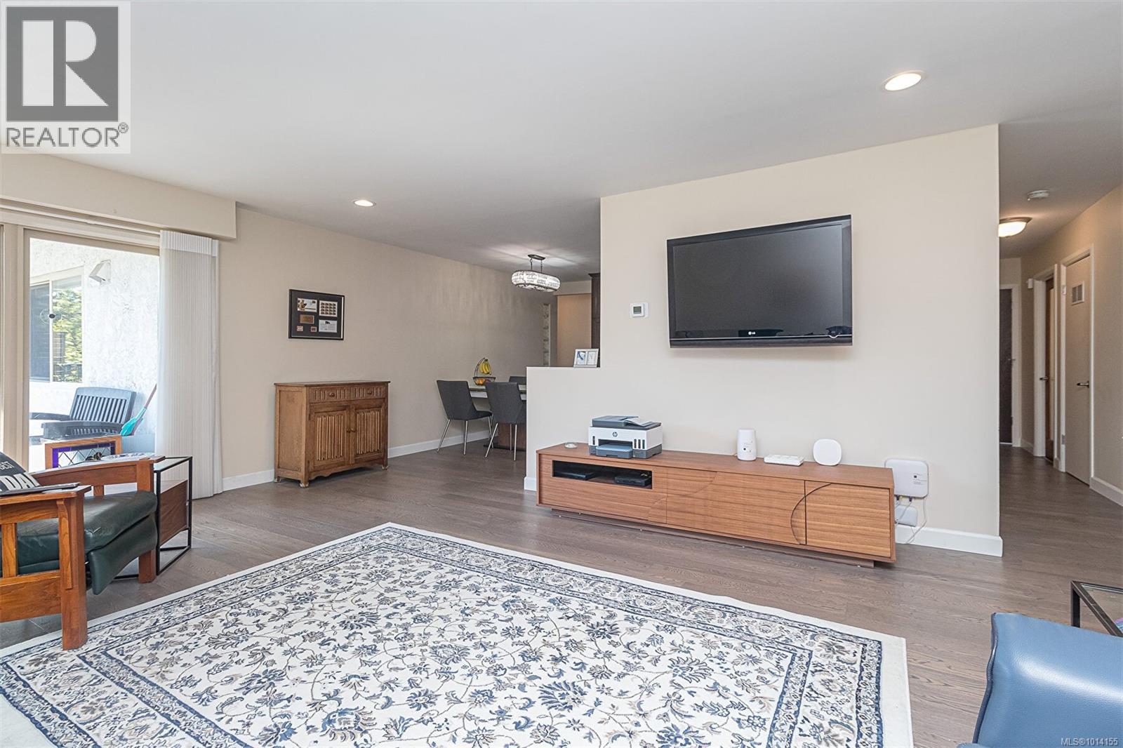 110 1680 Poplar Avenue, Saanich
