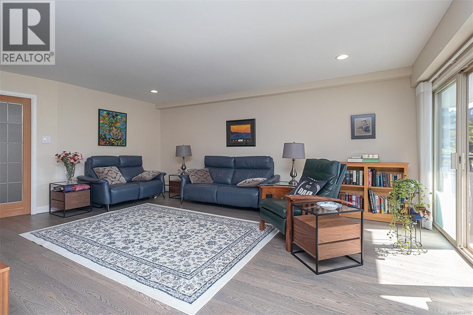 110 1680 Poplar Avenue, Saanich