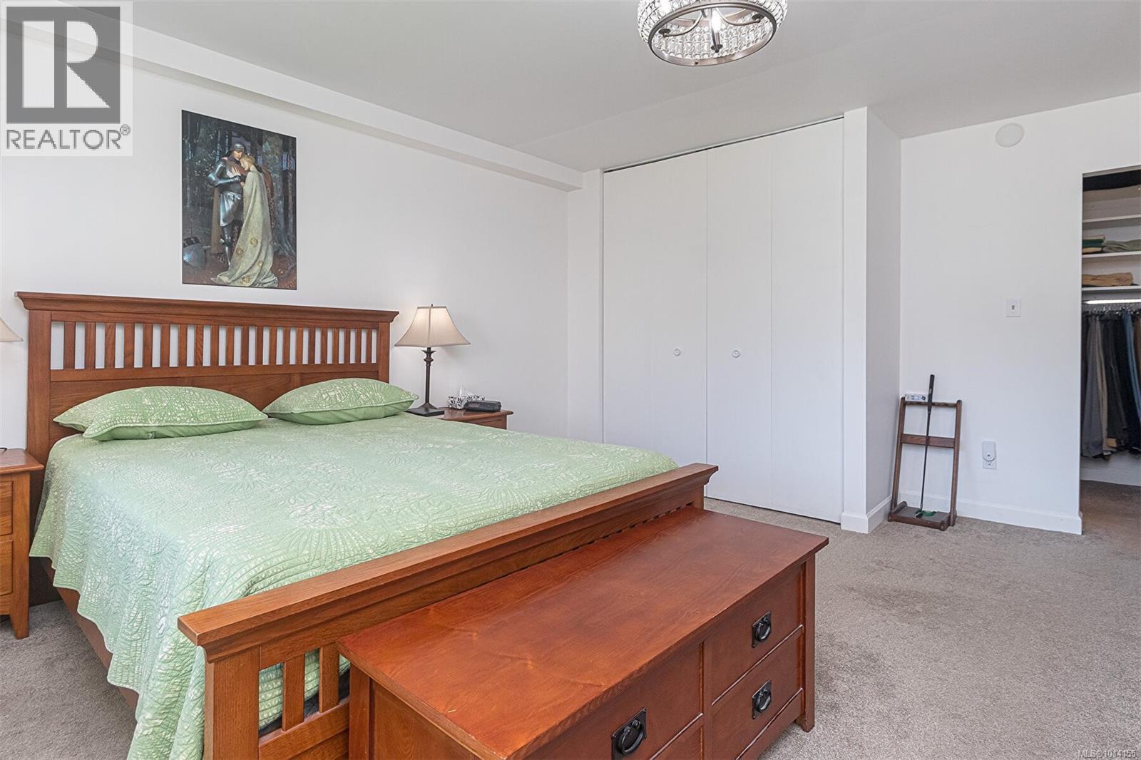 110 1680 Poplar Avenue, Saanich