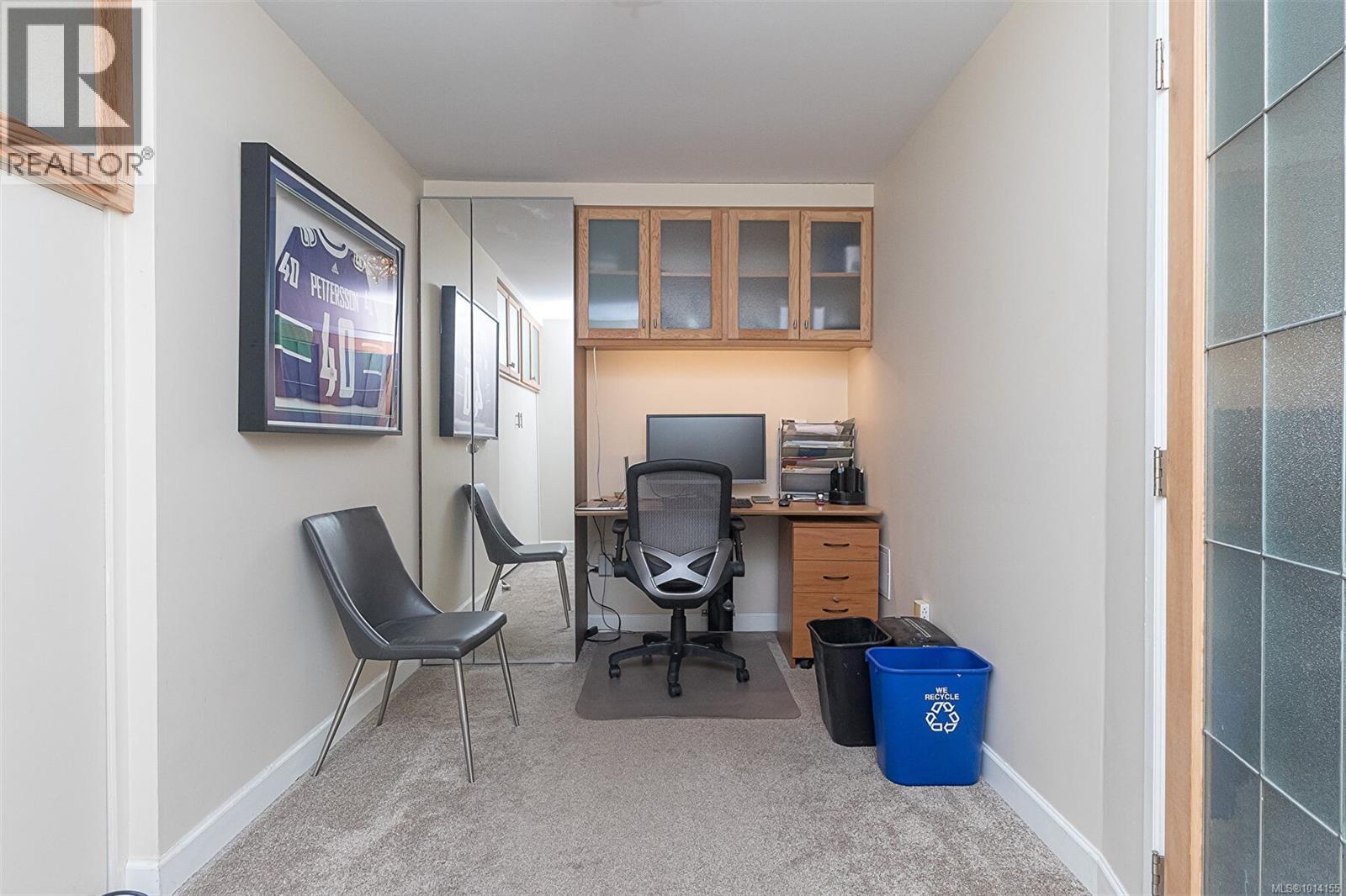 110 1680 Poplar Avenue, Saanich