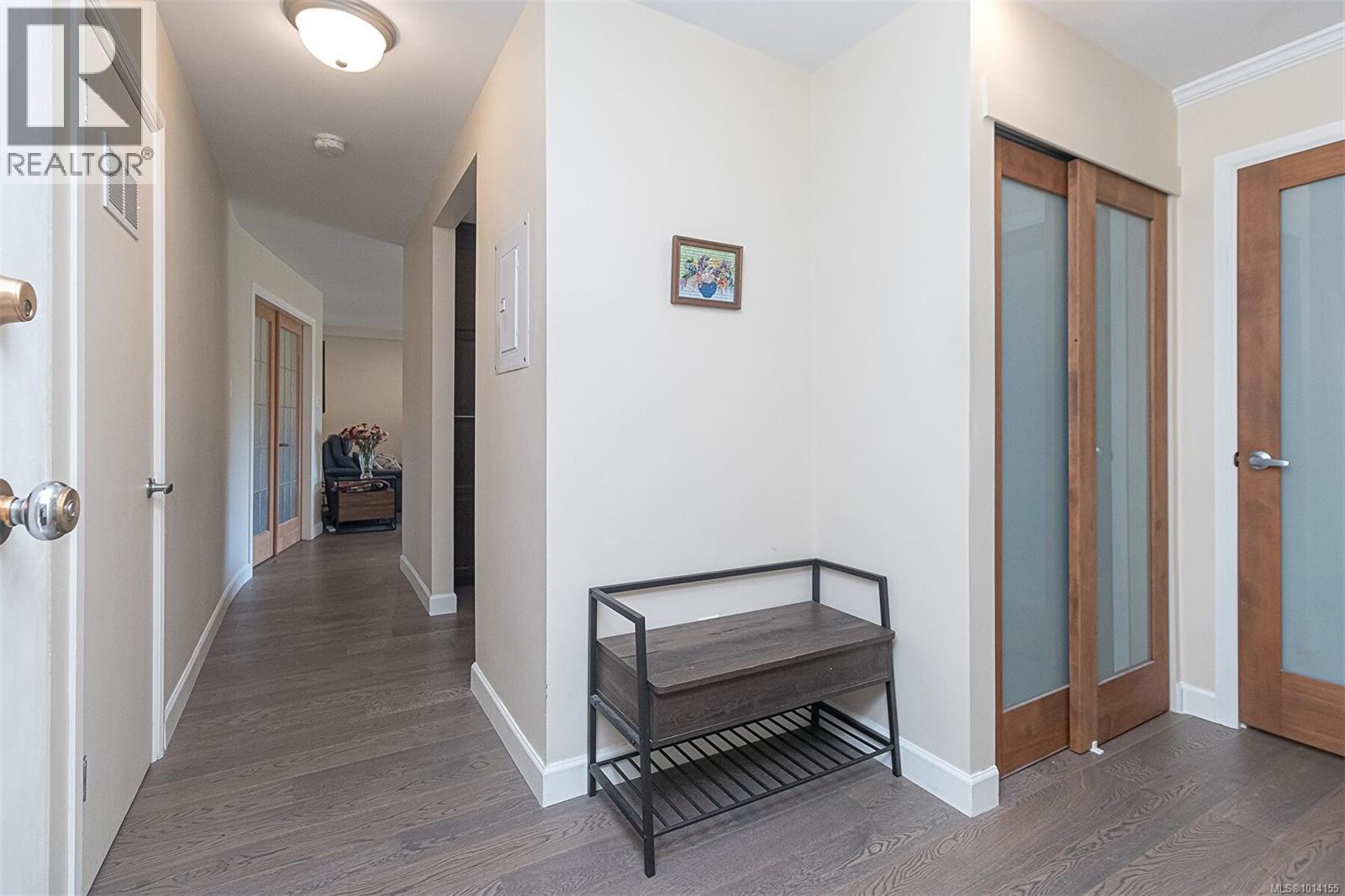 110 1680 Poplar Avenue, Saanich