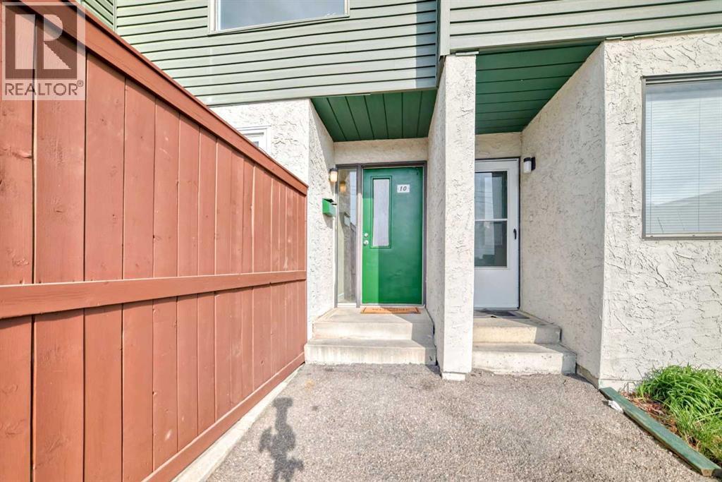 Single Family House for Sale in    Street NE Rundle Calgary 