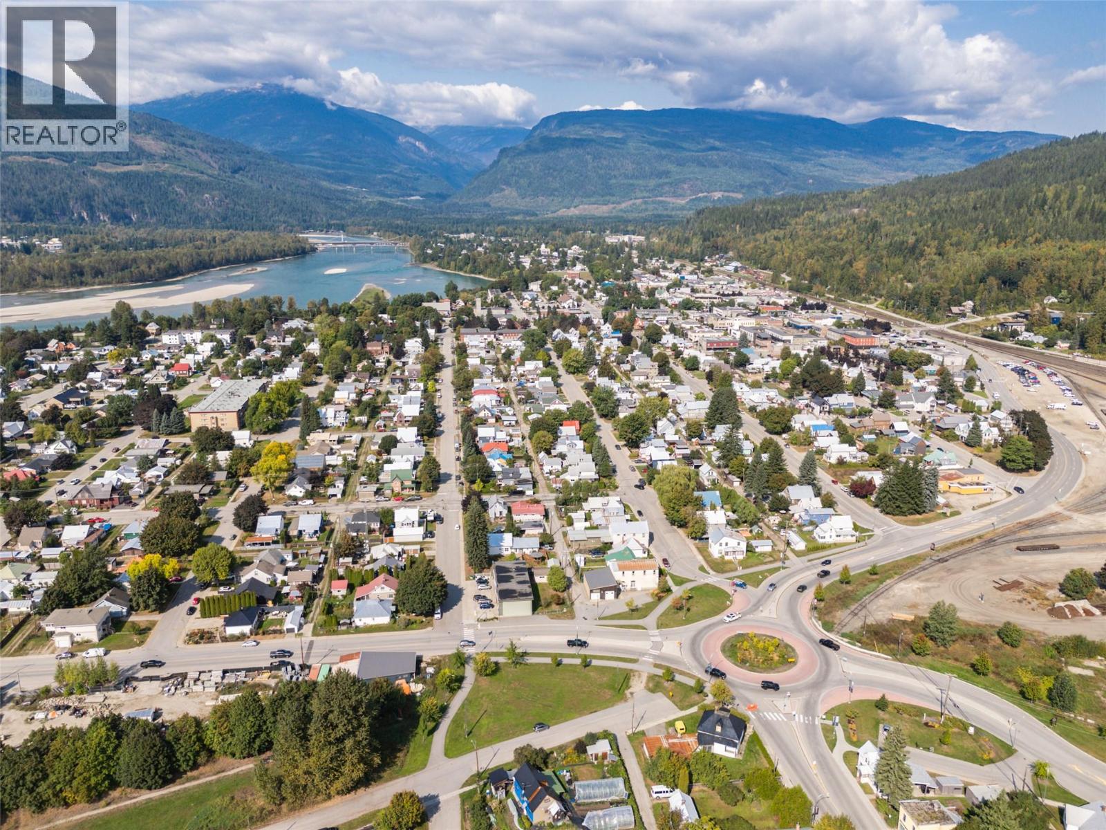 519 Fourth Street E, Revelstoke
