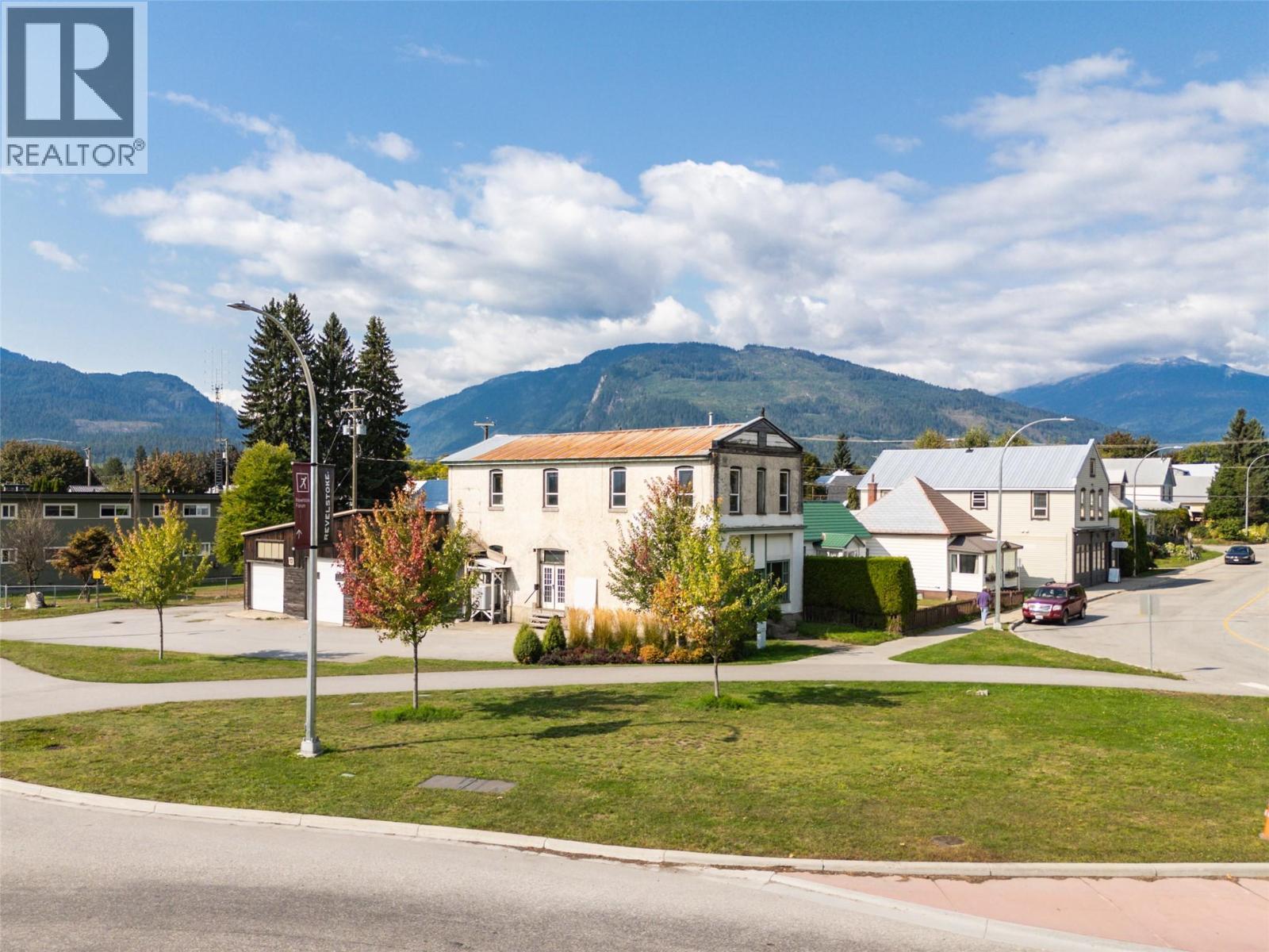 519 Fourth Street E, Revelstoke