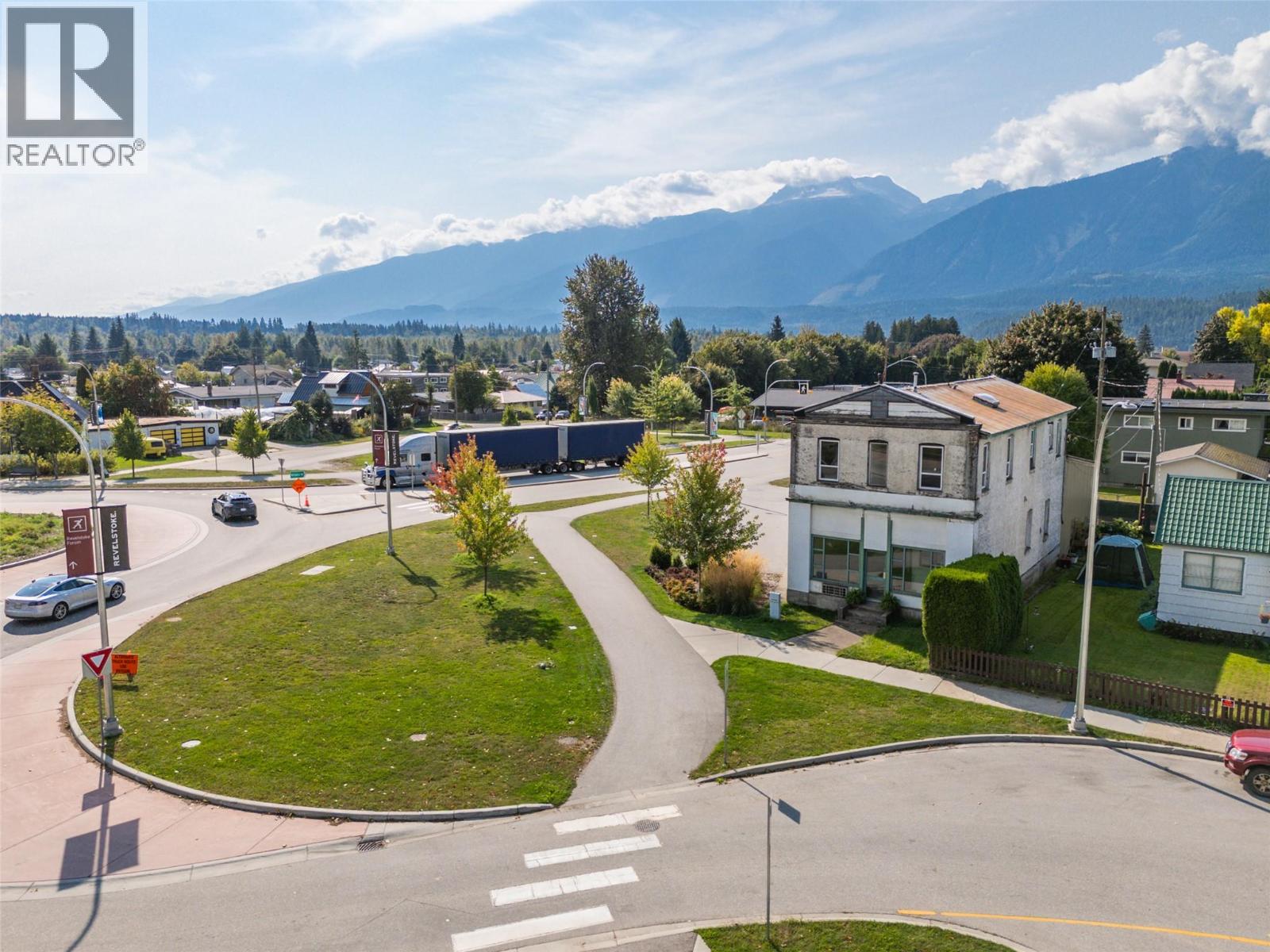519 Fourth Street E, Revelstoke