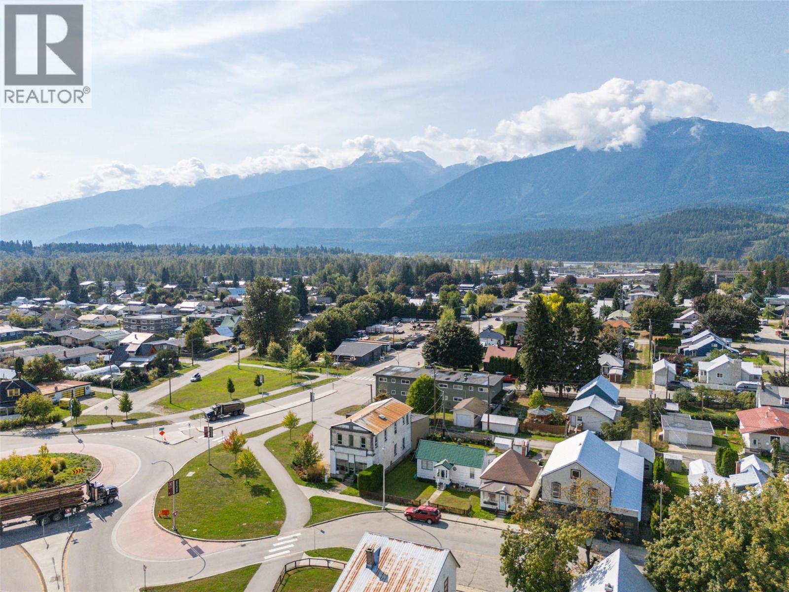 519 Fourth Street E, Revelstoke