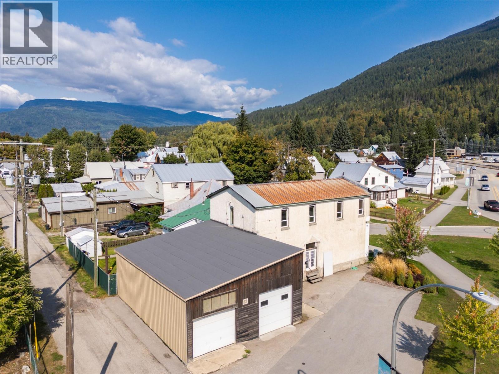 519 Fourth Street E, Revelstoke