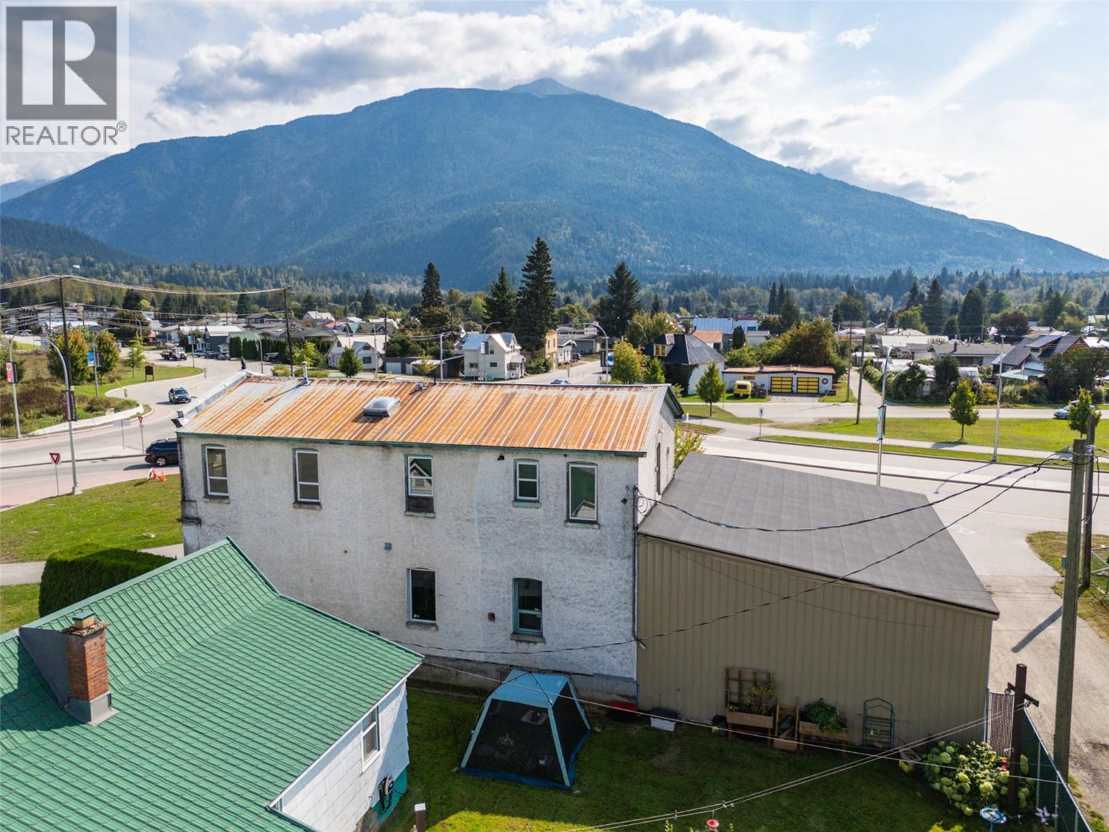 519 Fourth Street E, Revelstoke