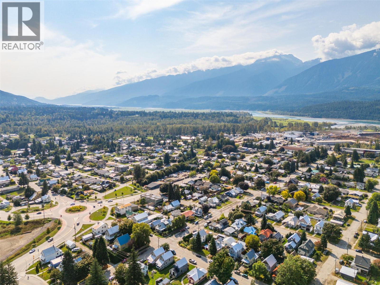 519 Fourth Street E, Revelstoke