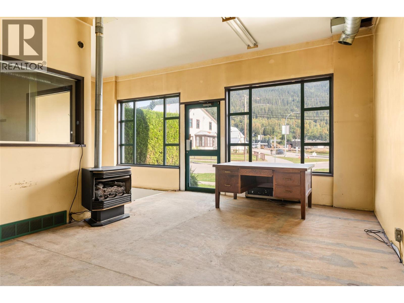 519 Fourth Street E, Revelstoke