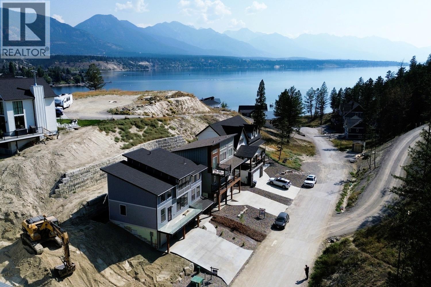746 TAYNTON Drive, Invermere