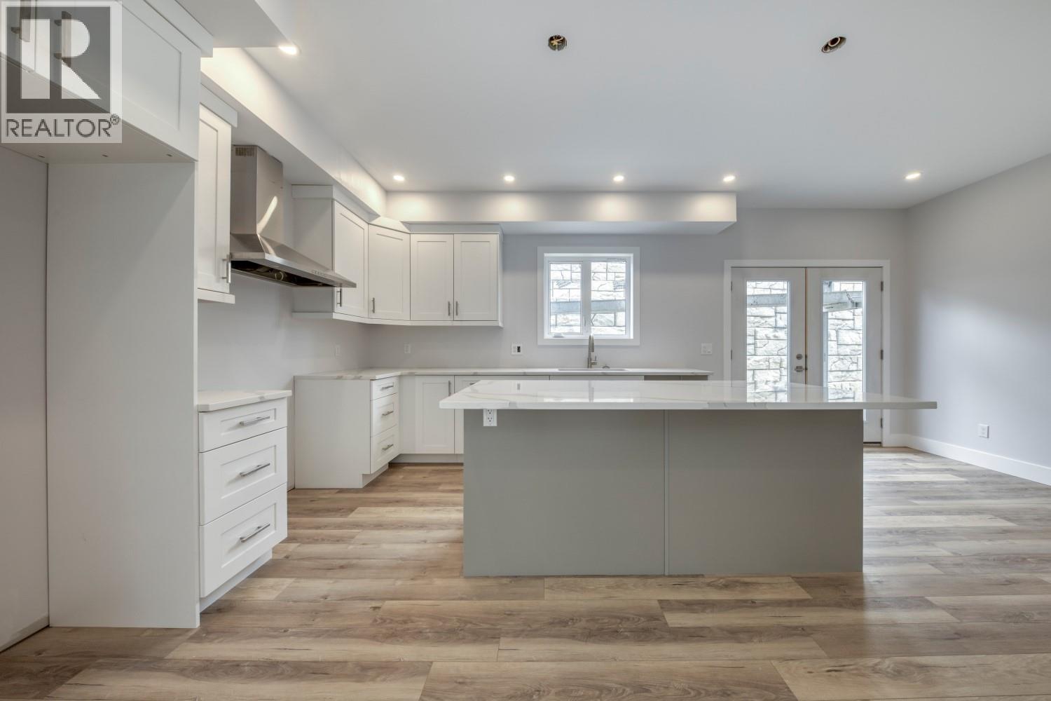 746 TAYNTON Drive, Invermere