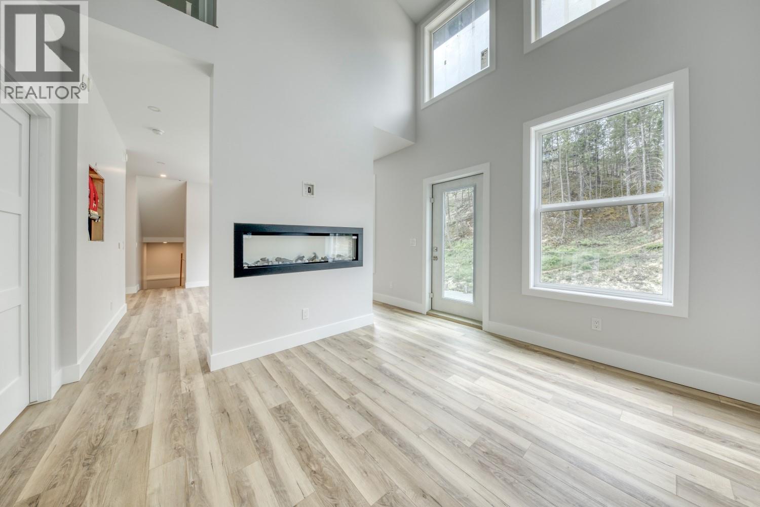 746 TAYNTON Drive, Invermere