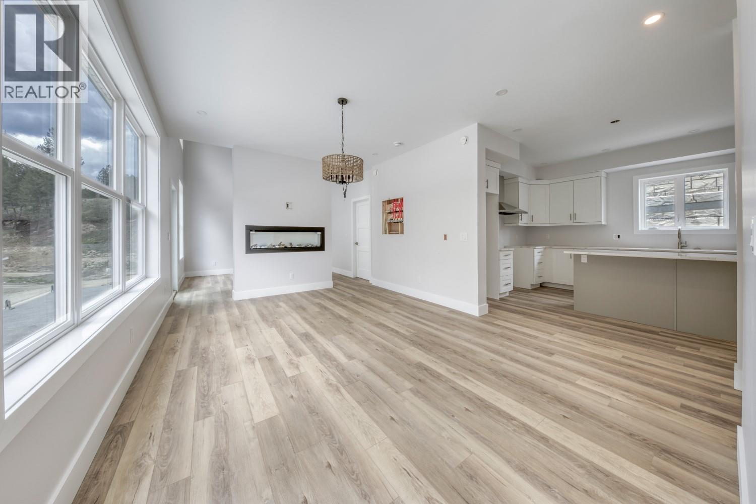 746 TAYNTON Drive, Invermere