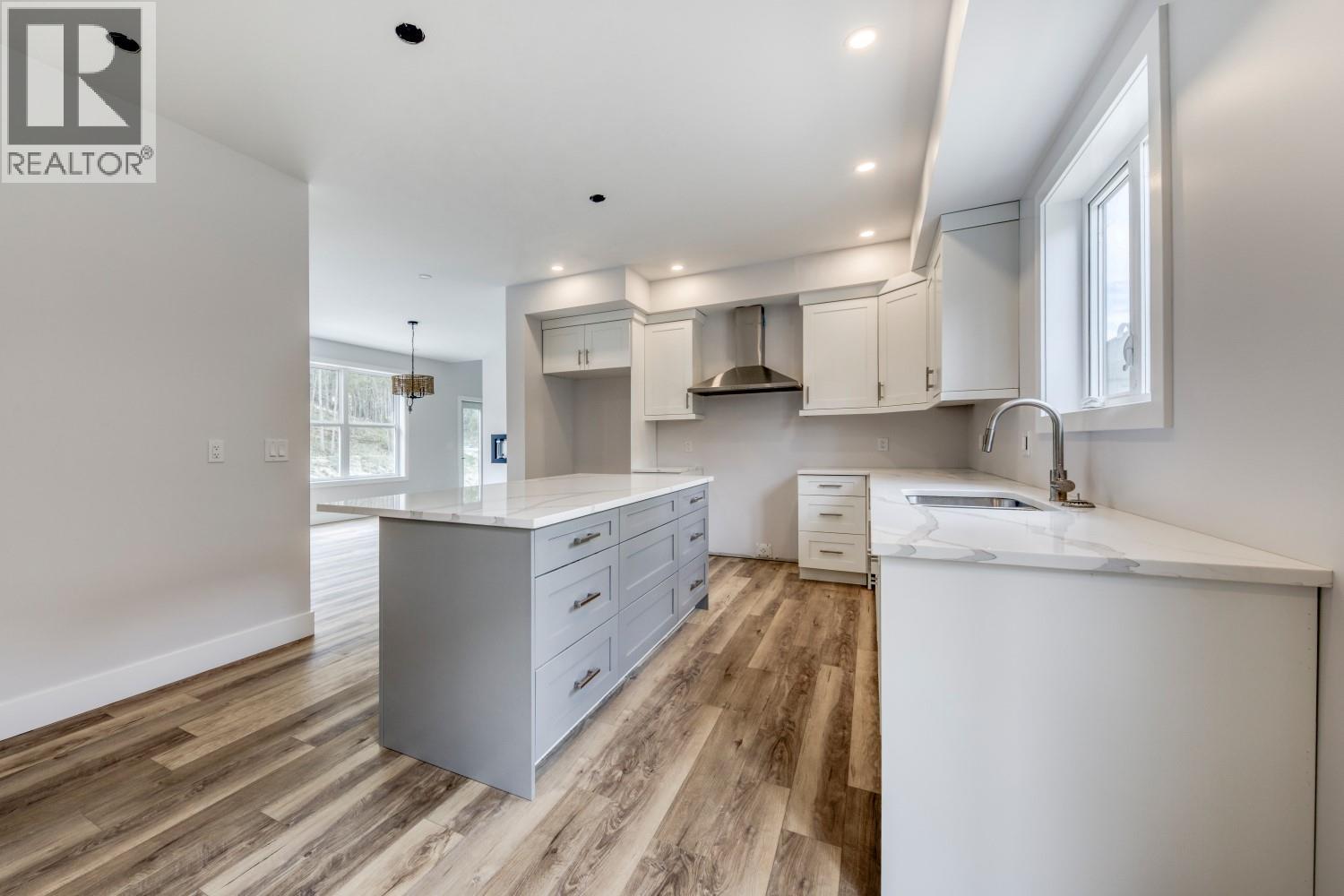 746 TAYNTON Drive, Invermere