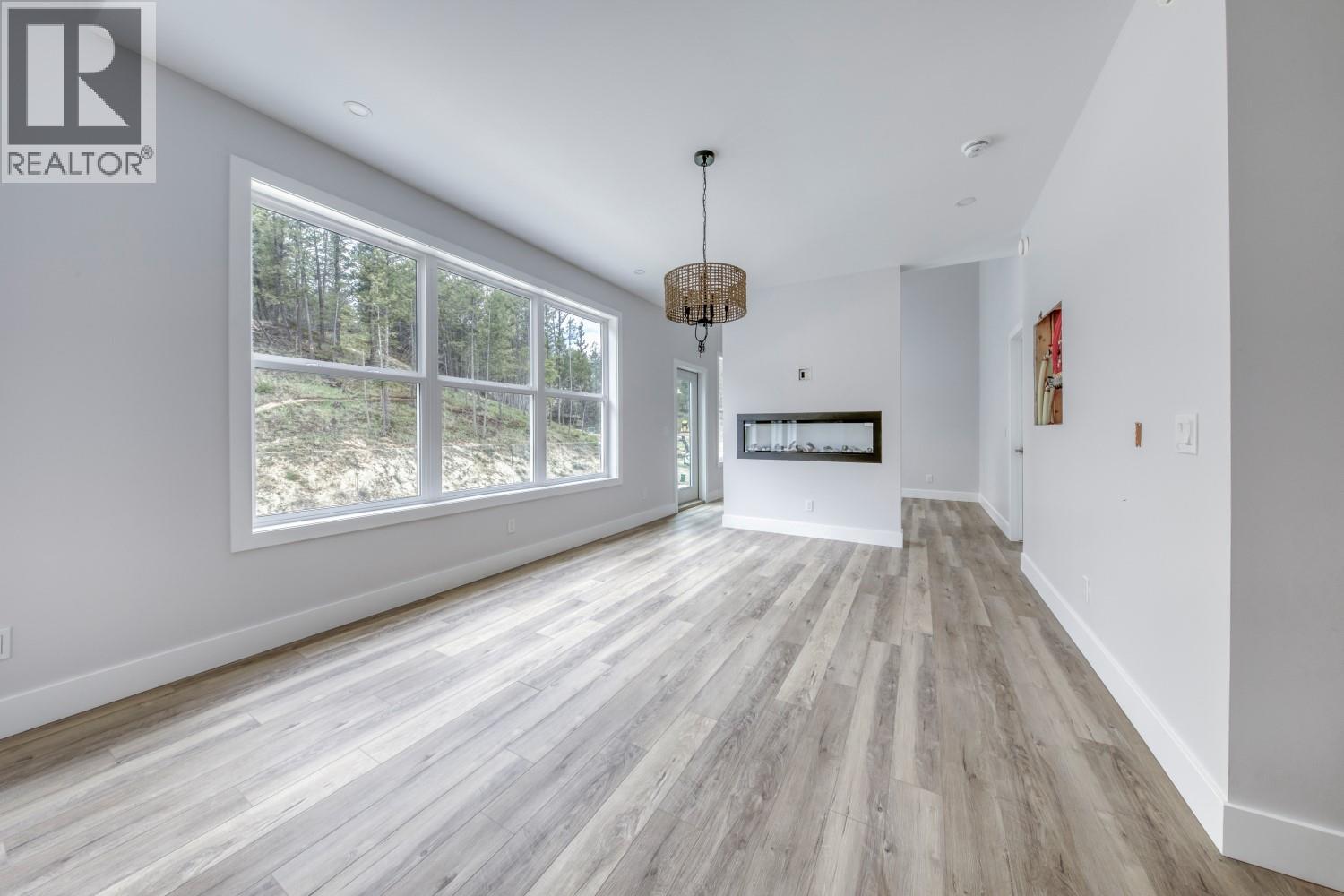 746 TAYNTON Drive, Invermere
