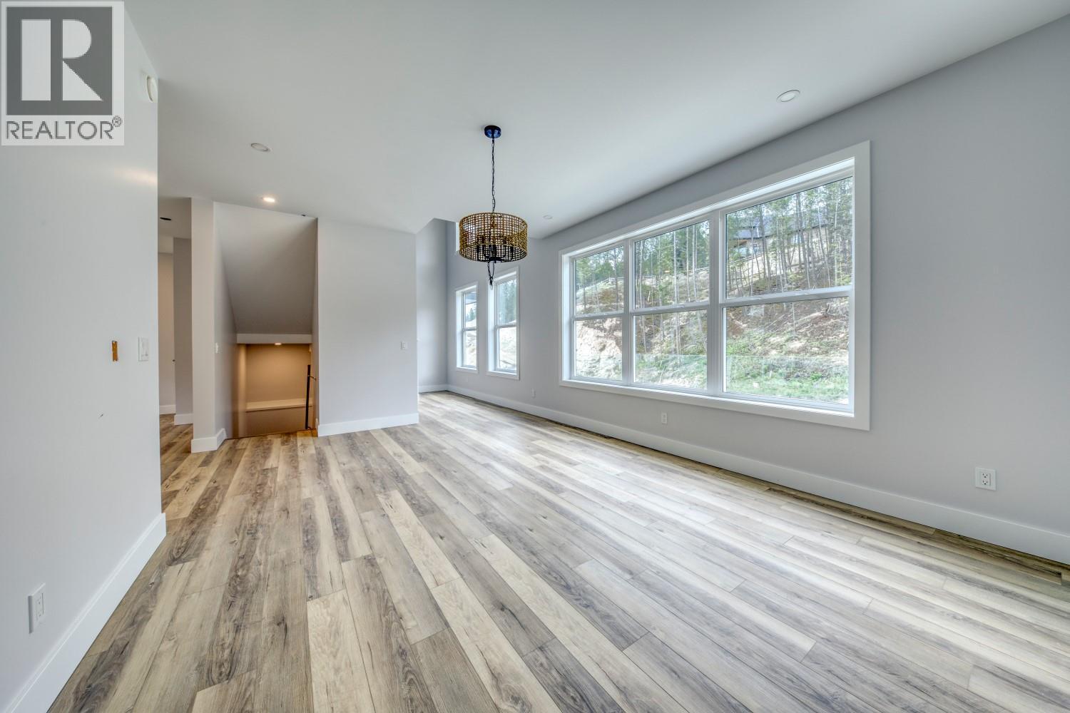 746 TAYNTON Drive, Invermere