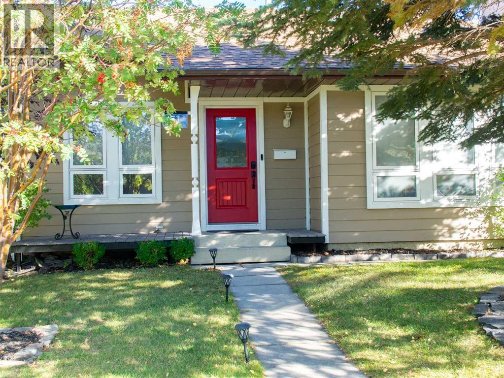 51 Bearberry Bay NW, Calgary, Alberta