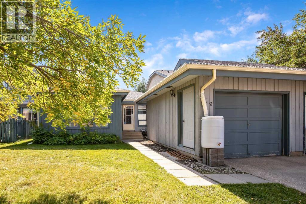 19 Hawkfield Way NW, Calgary, Alberta