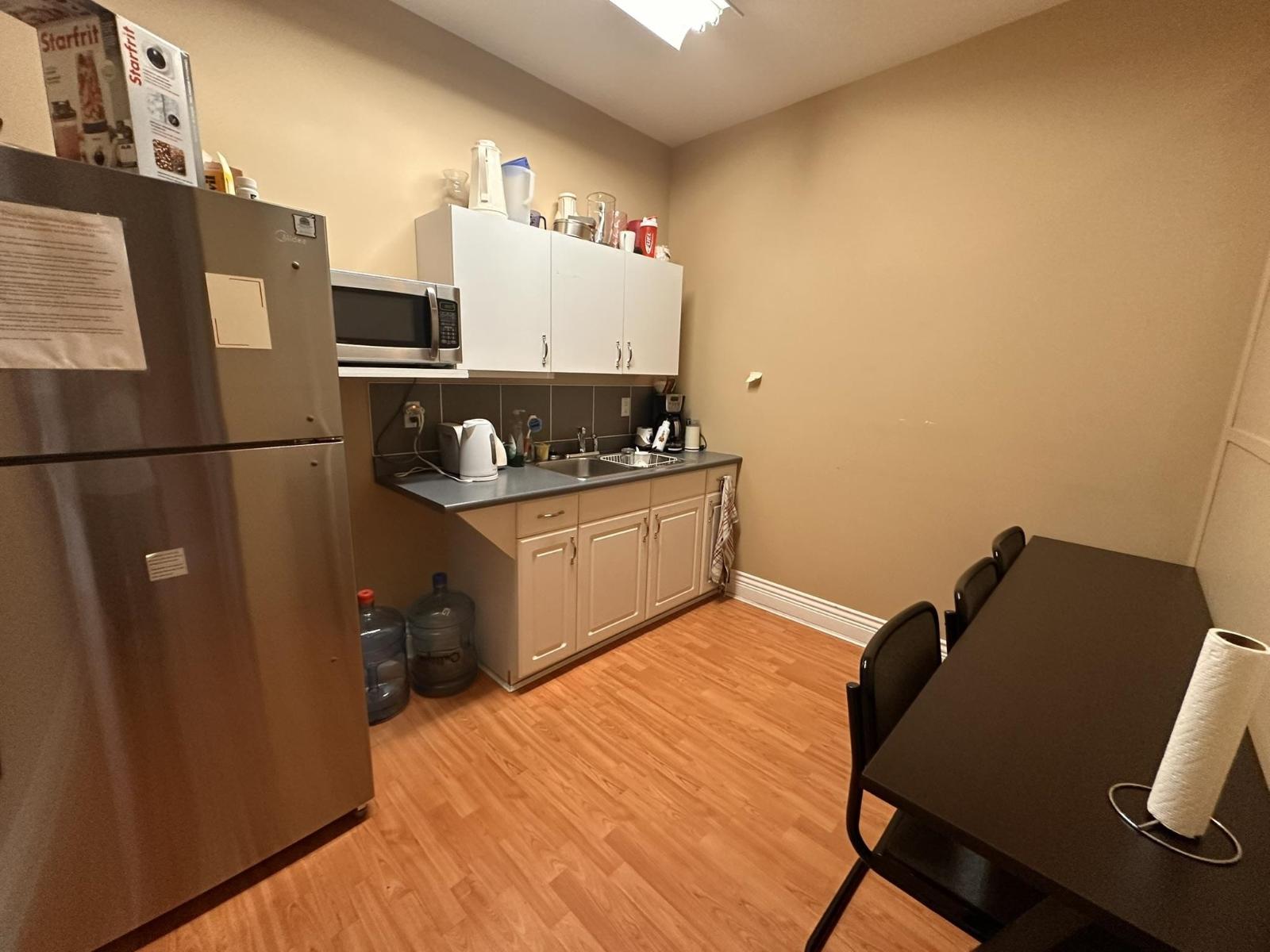 111 & 211 15272 CROYDON DRIVE, Surrey