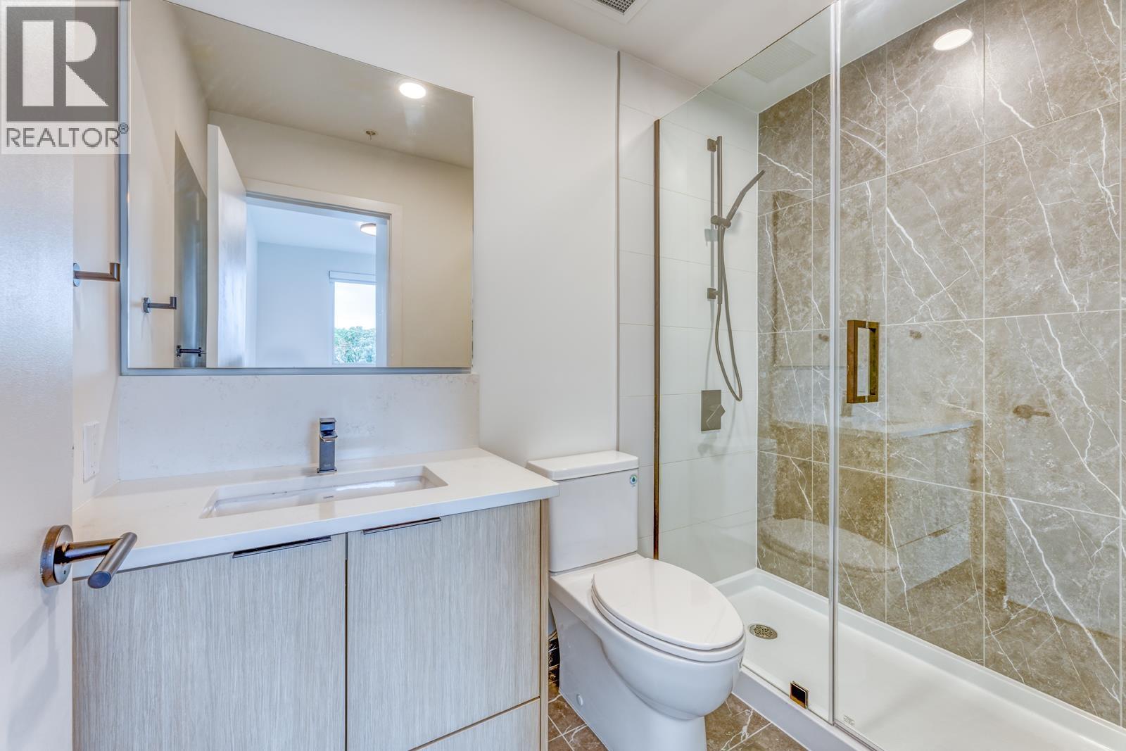 557 422 E 3RD STREET, North Vancouver