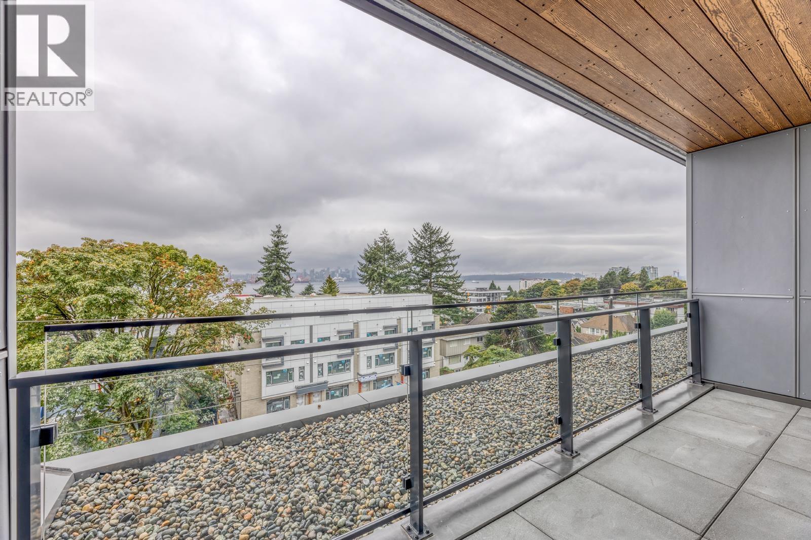 557 422 E 3RD STREET, North Vancouver