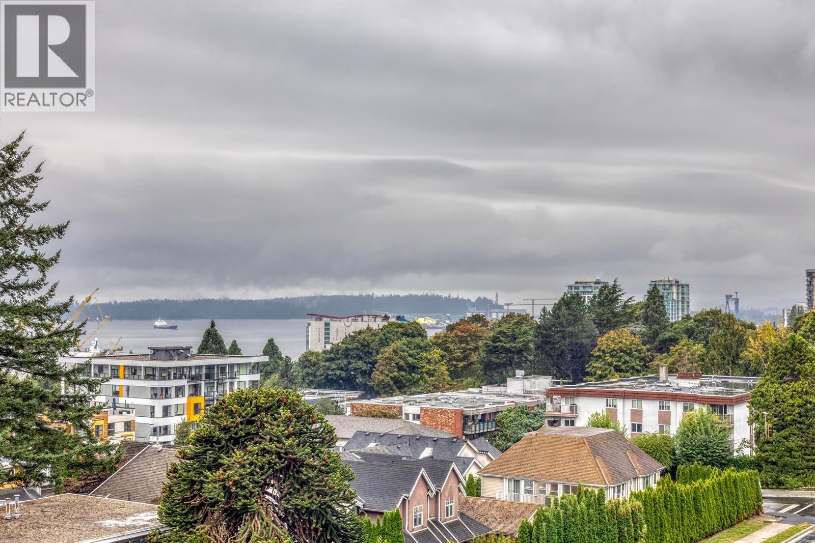 557 422 E 3RD STREET, North Vancouver