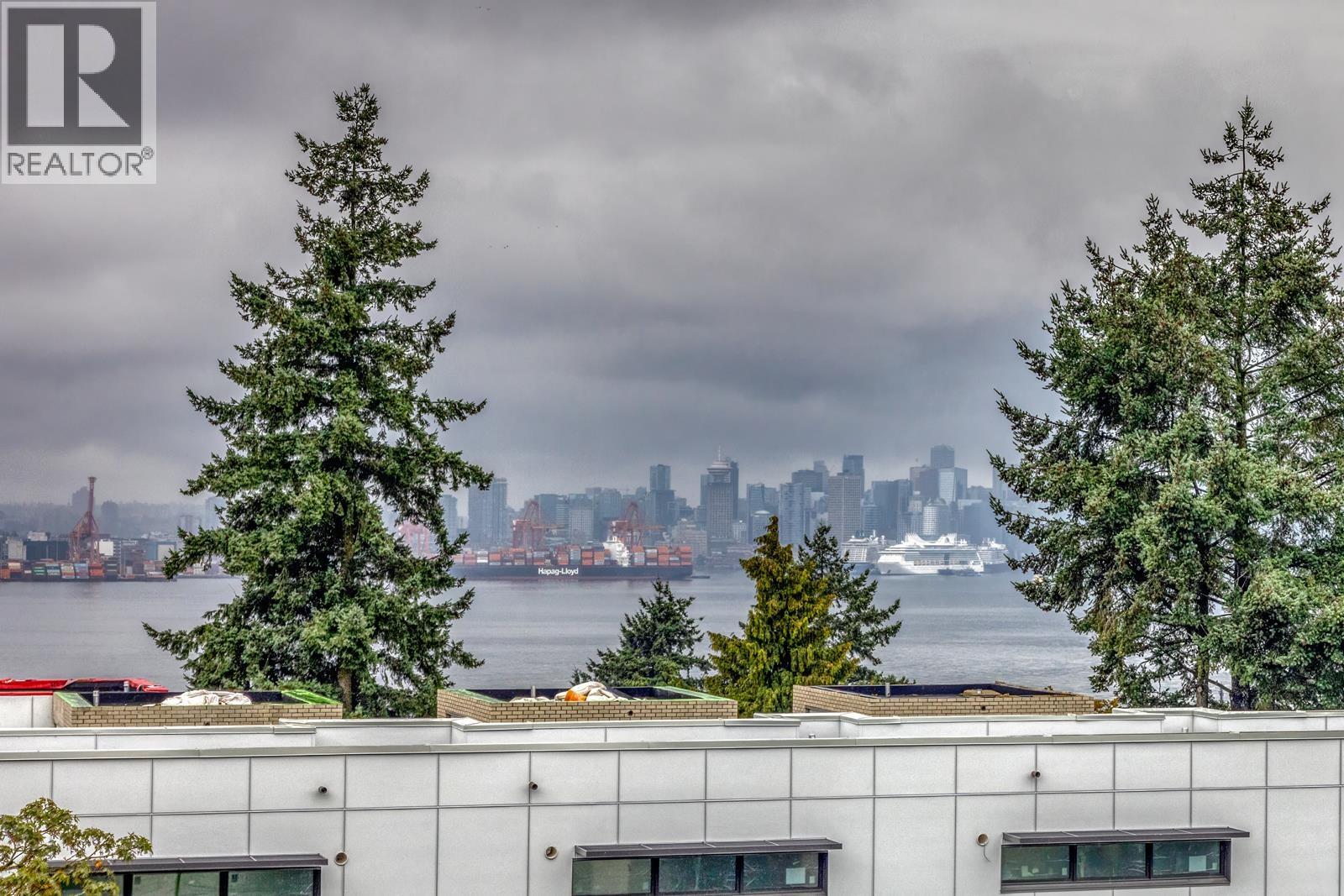 557 422 E 3RD STREET, North Vancouver