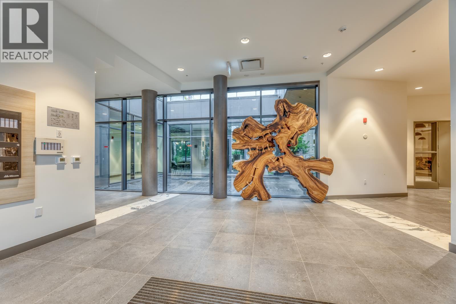 557 422 E 3RD STREET, North Vancouver