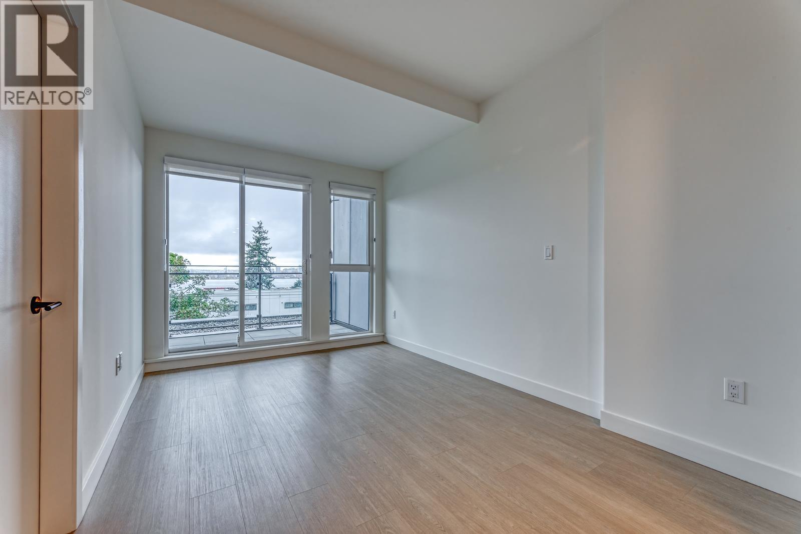 557 422 E 3RD STREET, North Vancouver