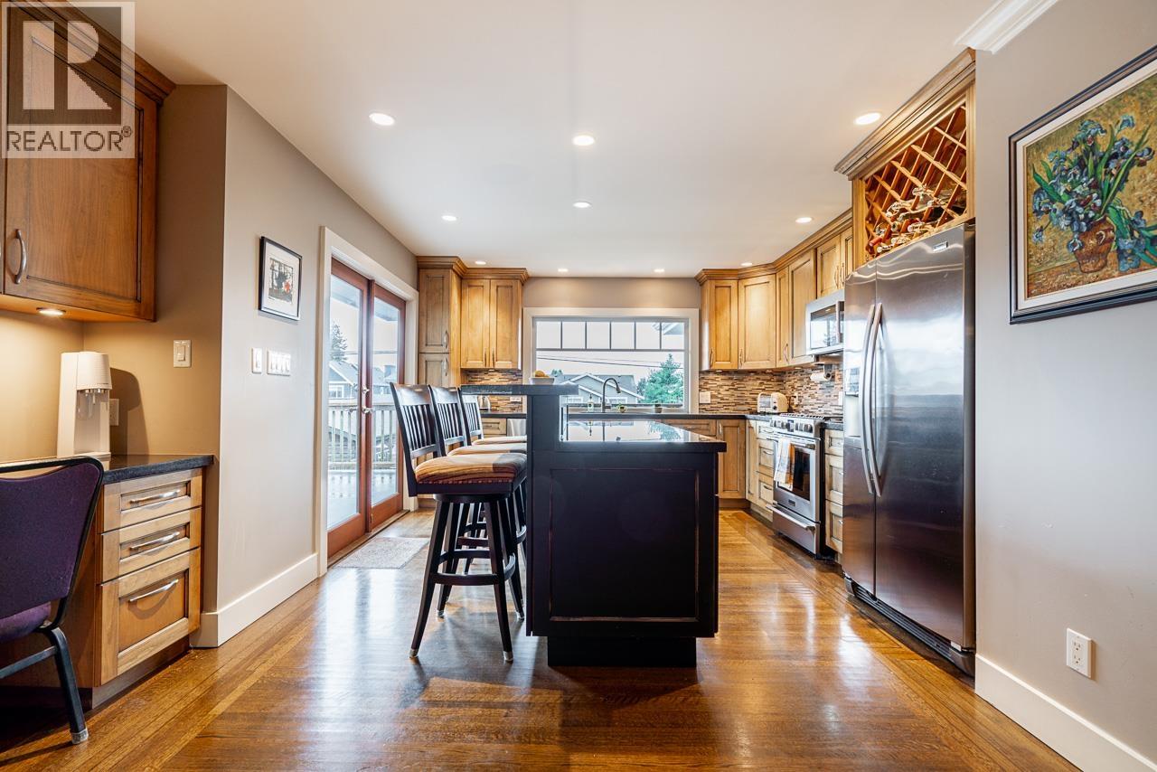 613 E 7TH STREET, North Vancouver