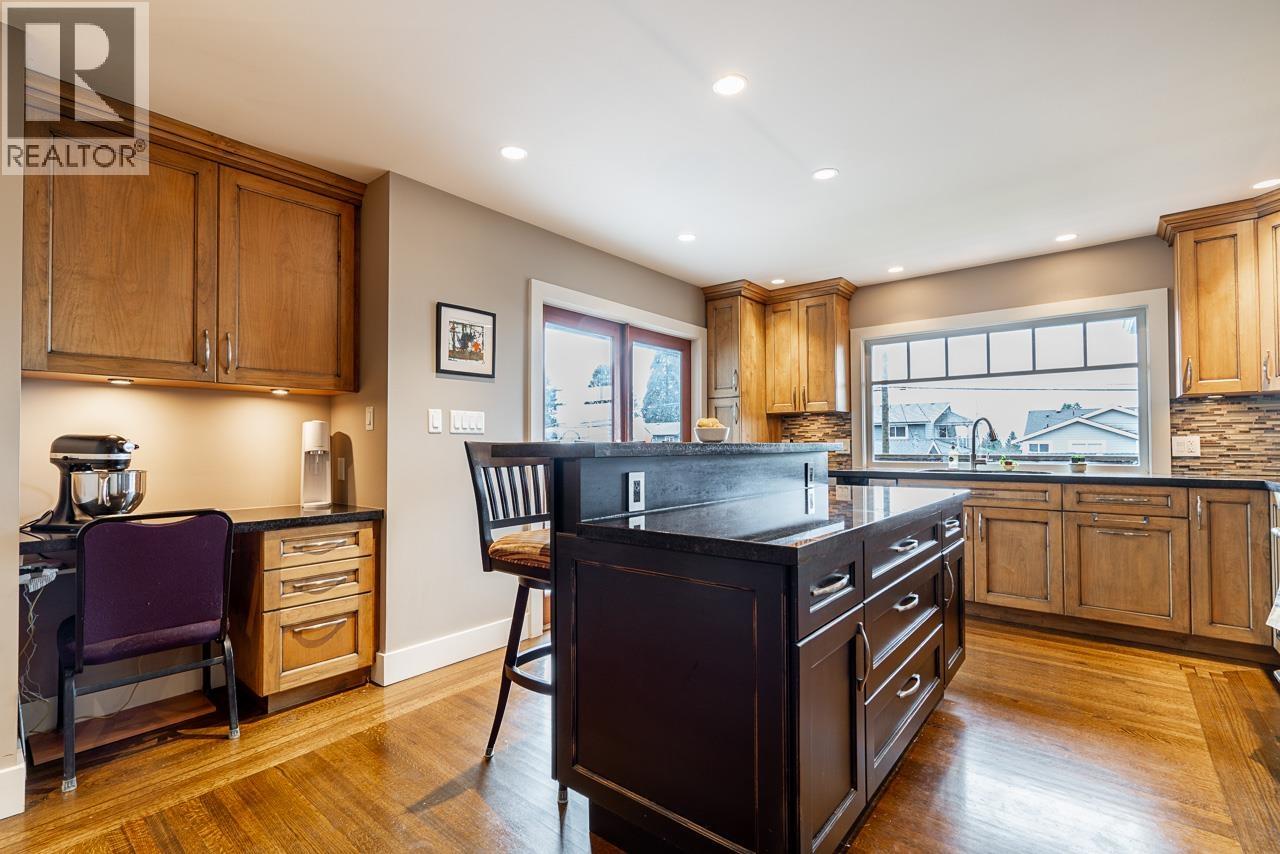 613 E 7TH STREET, North Vancouver